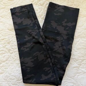 SPANX Women’s Black and Gray Camouflage Joggers